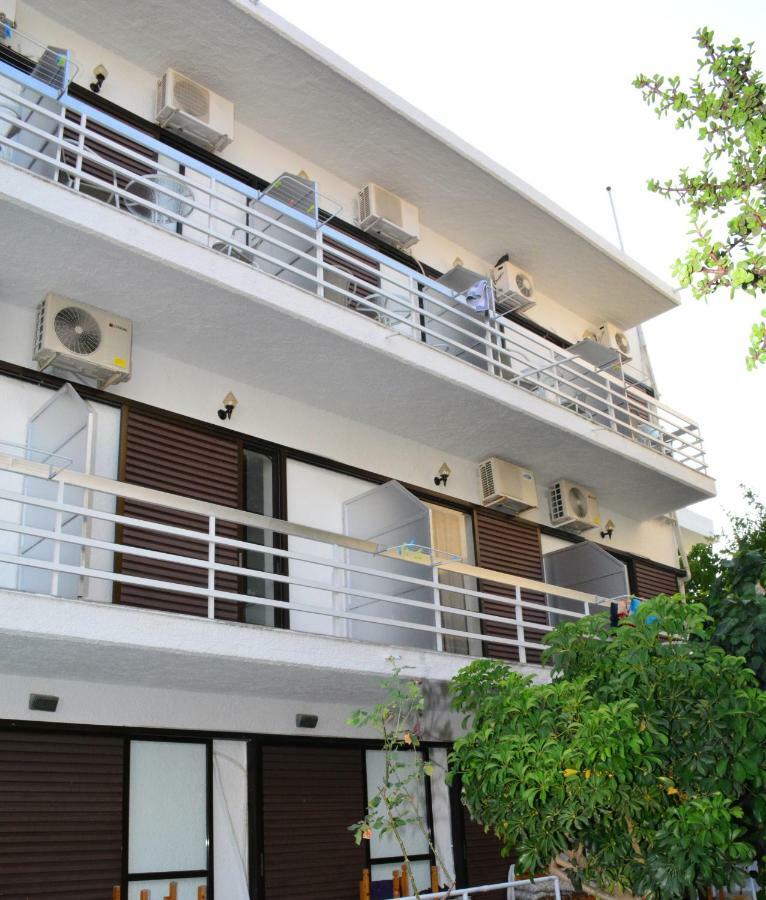 ホテルGolden Star Agia Marina  エクステリア 写真